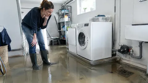 ¿Cubre el seguro el retorno de aguas del alcantarillado en España?