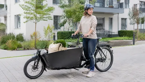 ¿Cómo se asegura una bicicleta de carga?