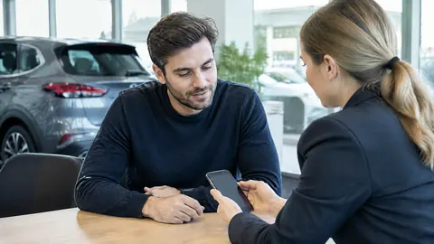 ¿Qué seguro necesito para matricular o transferir un coche en España?