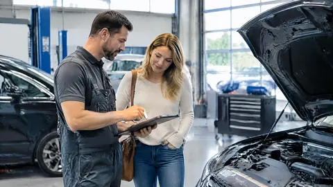 ¿Compensa reparar el coche en un taller concertado del seguro?
