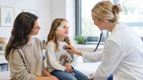 ¿Cómo se asegura a los niños en un seguro de salud privado?