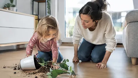 ¿Quién paga los daños que causa un niño pequeño?