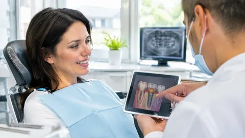 ¿Cuánto cuesta una prótesis dental y qué cubre la sanidad pública?