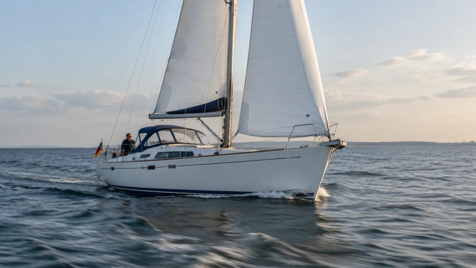 Velero navegando a toda vela